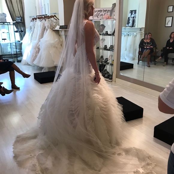 Lazaro wedding dress - Picture 6 of 8